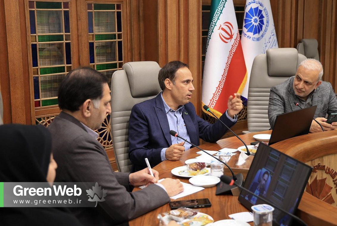 نشست با فعالان اقتصادی در اتاق بازرگانی استان یزد