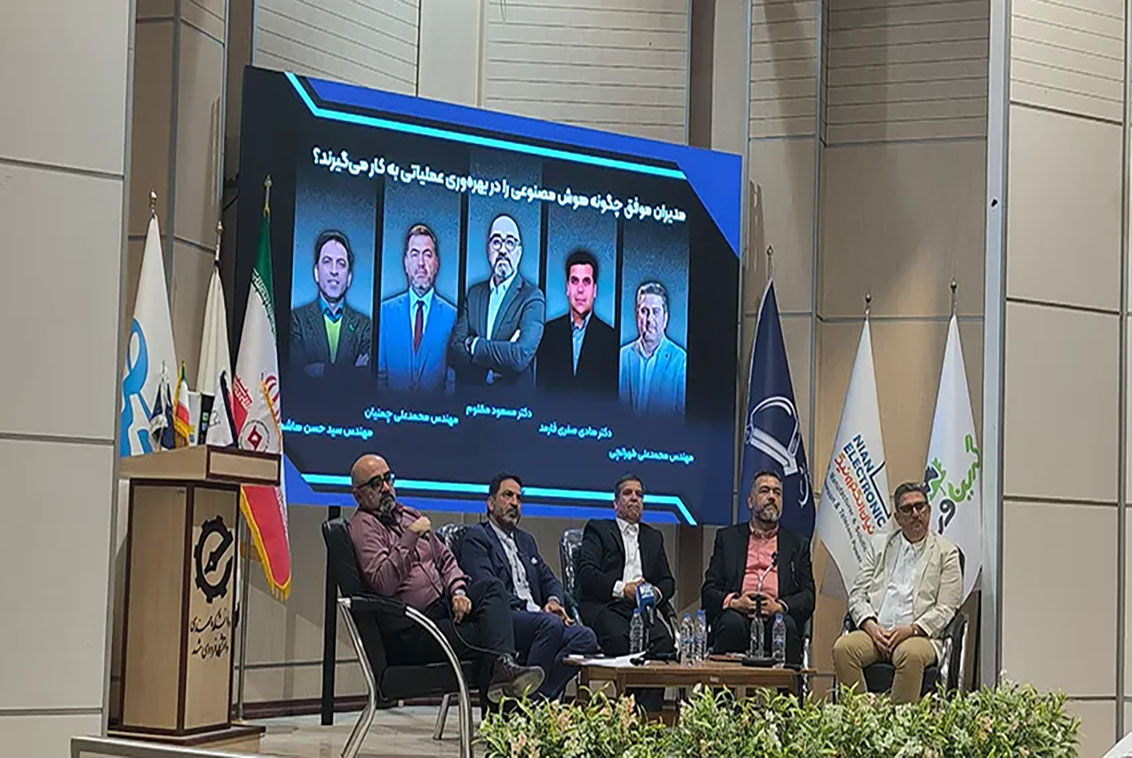 سازمانها در عصر هوش مصنوعی به سمت مدلهای همکاری هیبریدی حرکت میکنند
